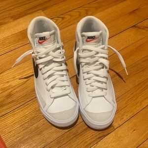 Nike Blazer Mid Shoes. Big Kids 5.5= Women 7